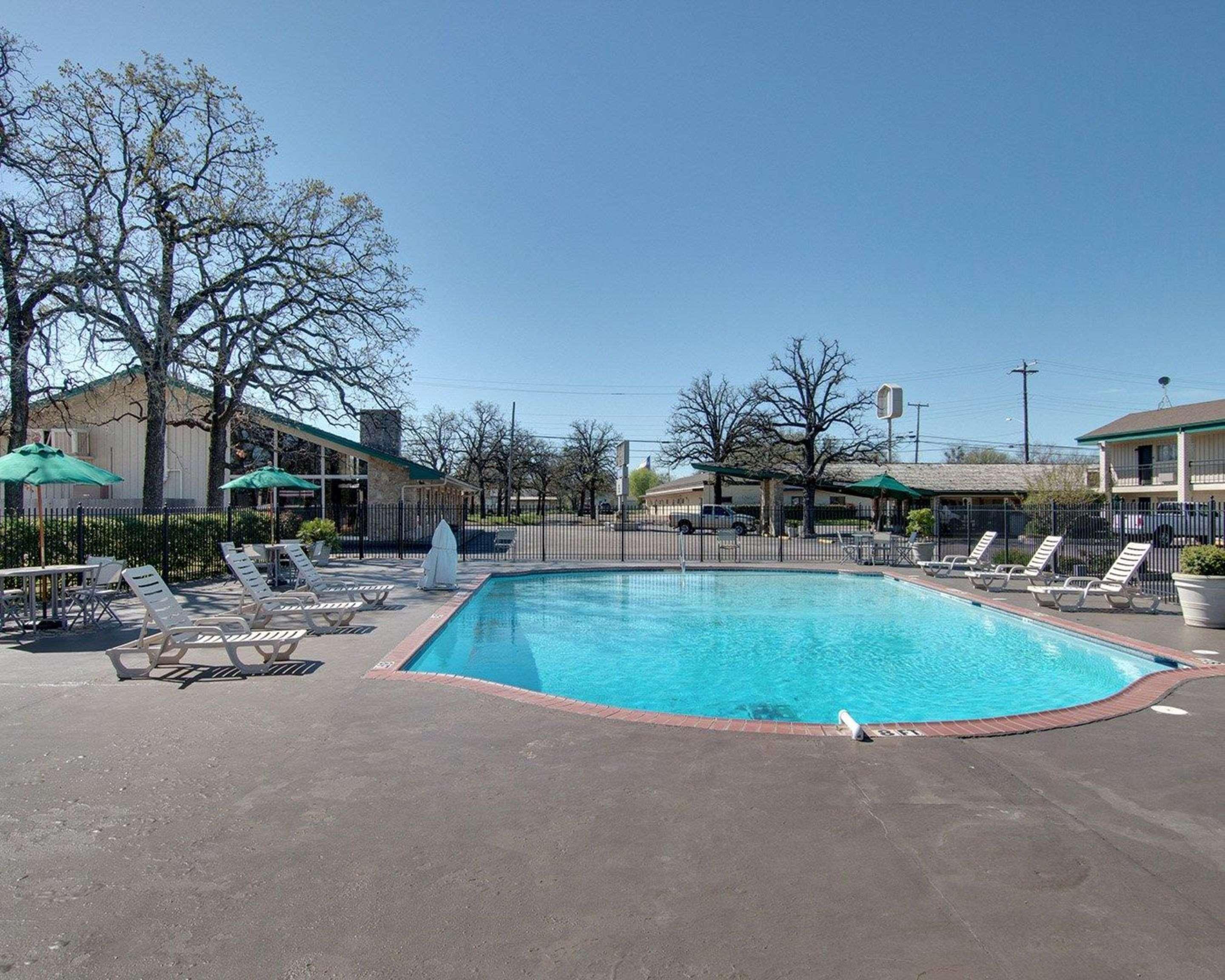 Days Inn By Wyndham Gatesville Dış mekan fotoğraf